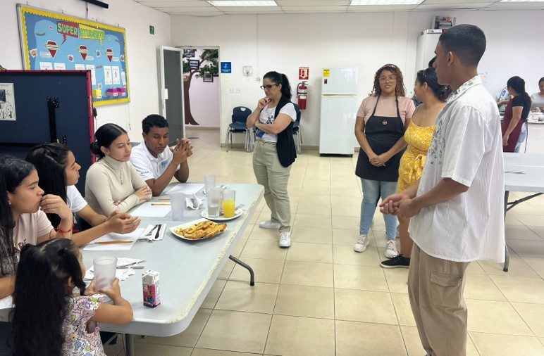Emocionante actividad al estilo «Master Chef», por parte de los aspirantes a las becas de estudio de Técnico Superior en Artes Culinarias se llevó a acabo en la Fundación Judío – Panameña JUPÁ