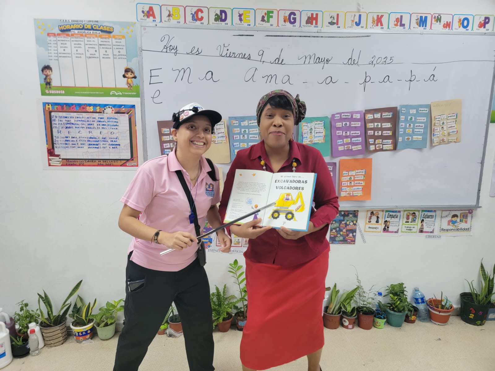 El Programa Aprende Divirtiéndote Sigue Fomentando la Lectura en Más de 1,200 Niños