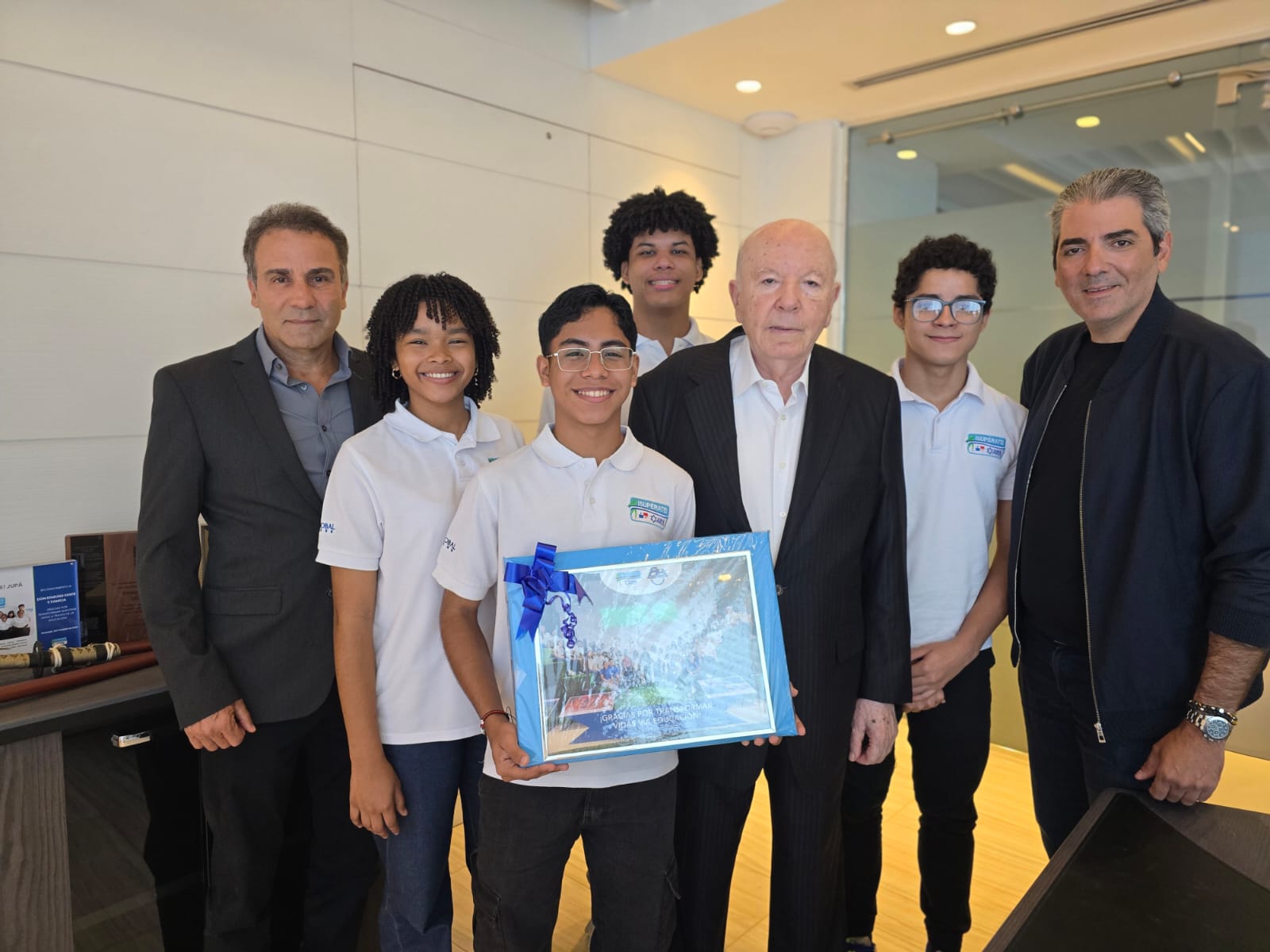 Visitamos a Don Edmundo y Mauricio Esses en agradecimiento por su apoyo a la educación